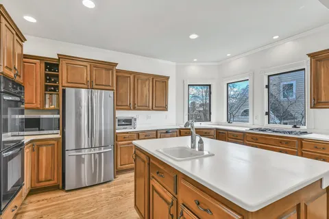 $1,395,000 | 806 East Beaumont Avenue, Whitefish Bay, WI 53217