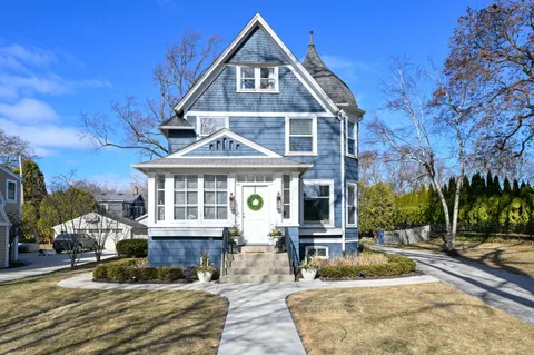 $1,395,000 | 806 East Beaumont Avenue, Whitefish Bay, WI 53217