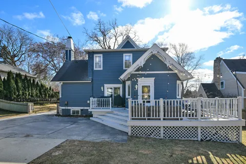 $1,395,000 | 806 East Beaumont Avenue, Whitefish Bay, WI 53217