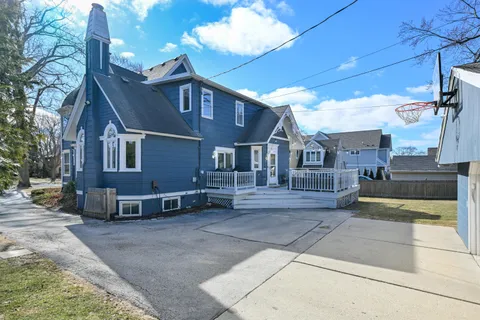 $1,395,000 | 806 East Beaumont Avenue, Whitefish Bay, WI 53217