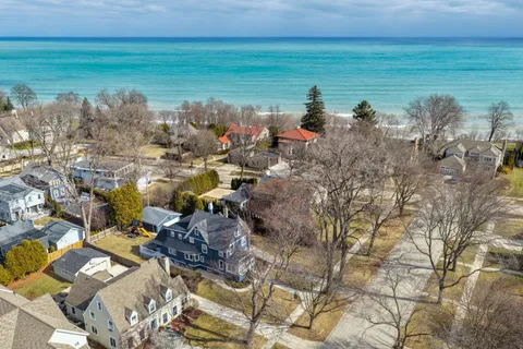 $1,395,000 | 806 East Beaumont Avenue, Whitefish Bay, WI 53217