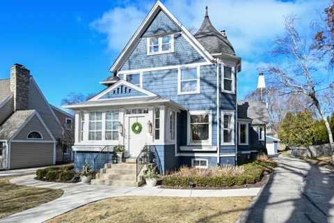 $1,395,000 | 806 East Beaumont Avenue, Whitefish Bay, WI 53217