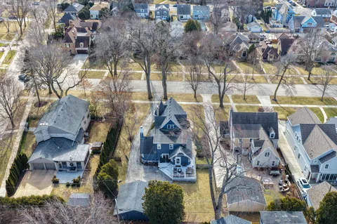 $1,395,000 | 806 East Beaumont Avenue, Whitefish Bay, WI 53217
