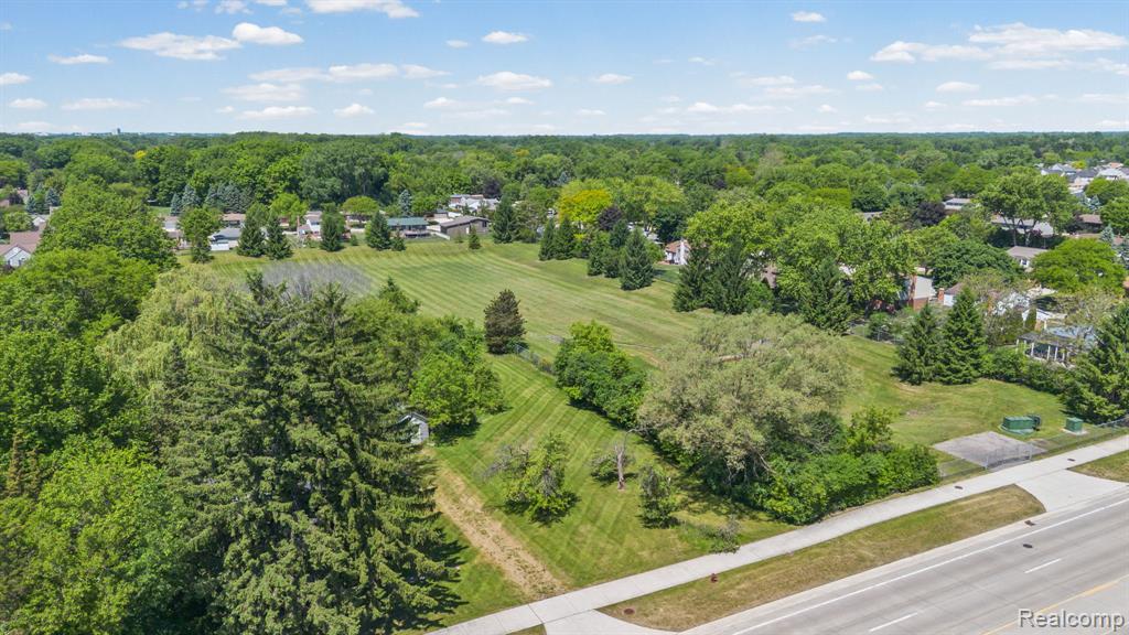 42021 Dequindre Road Troy, MI 48085 - Photo 2 of 16