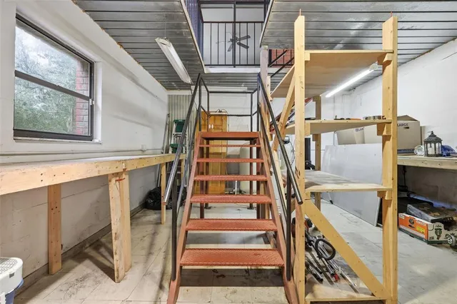 a view of entryway with a front door