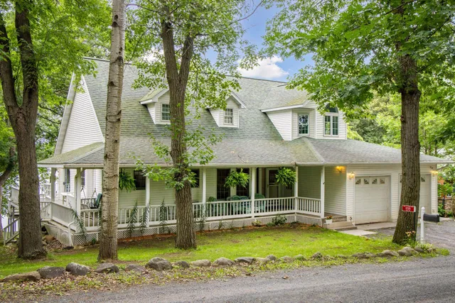 $995,000 | 1725 133rd Avenue, St. Croix Falls, WI 54024