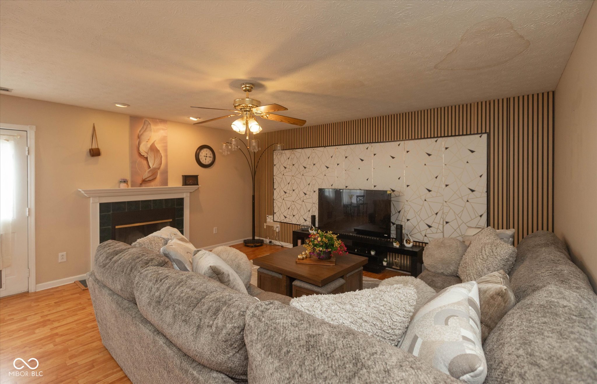 5527 Forest Ridge Court Indianapolis, IN 46203 - Photo 2 of 24