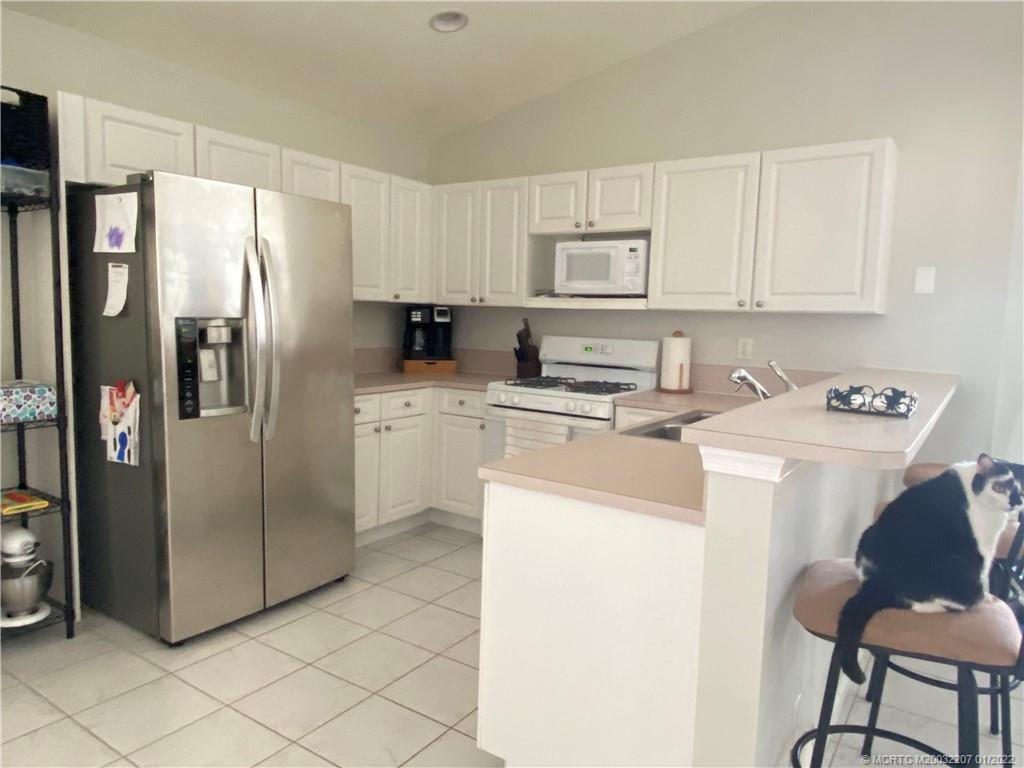 2843 Southwest Montego Terrace Stuart, FL 34997 - Photo 6 of 20 kitchen view