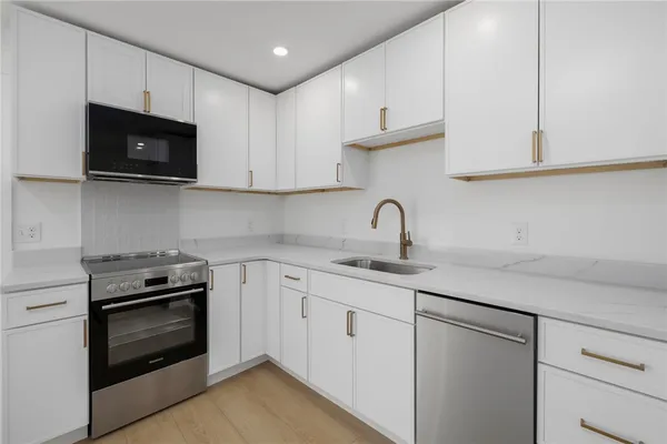 $3,700 | 2 Melrose Street, Unit 2, East Greenwich, RI 02818