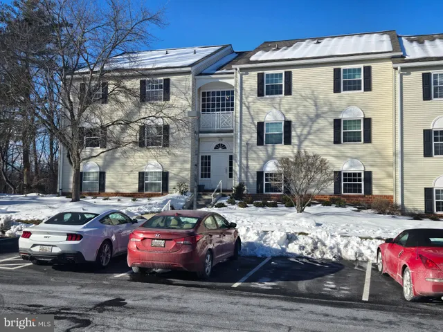 $250,000 | 110 Castletown Road, Unit 201, Lutherville-Timonium, MD 21093