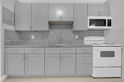 $1,900 | 369 Phippen Waiters Road, Unit FRONT, Dania Beach, FL 33004