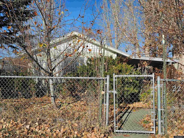 $112,000 | 220 East Broadway Street, Thermopolis, WY 82443