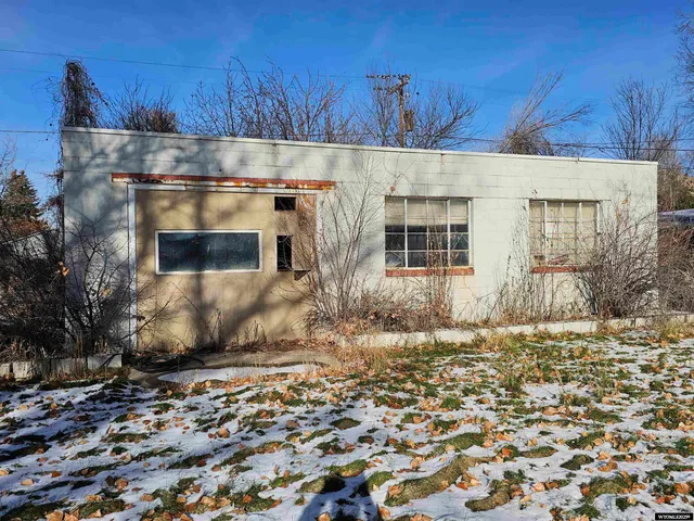 $112,000 | 220 East Broadway Street, Thermopolis, WY 82443