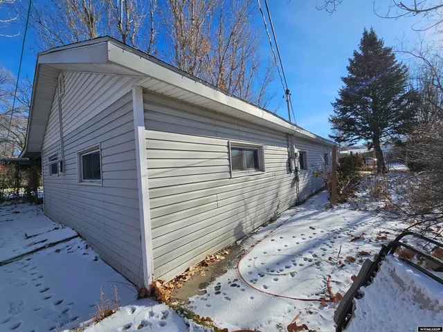 $112,000 | 220 East Broadway Street, Thermopolis, WY 82443