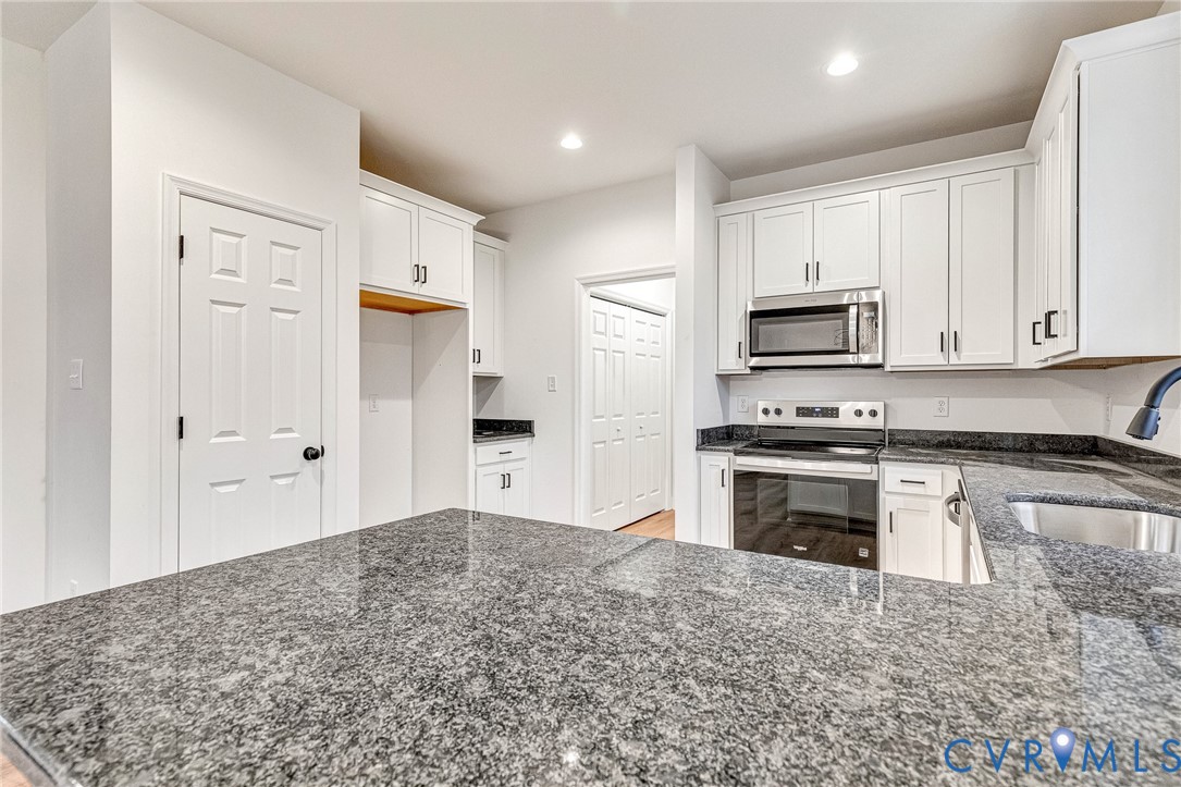 4715 Shannon Hill Road Columbia, VA 23038 - Photo 7 of 52 a kitchen with stainless steel appliances granite countertop a stove a sink and a refrigerator