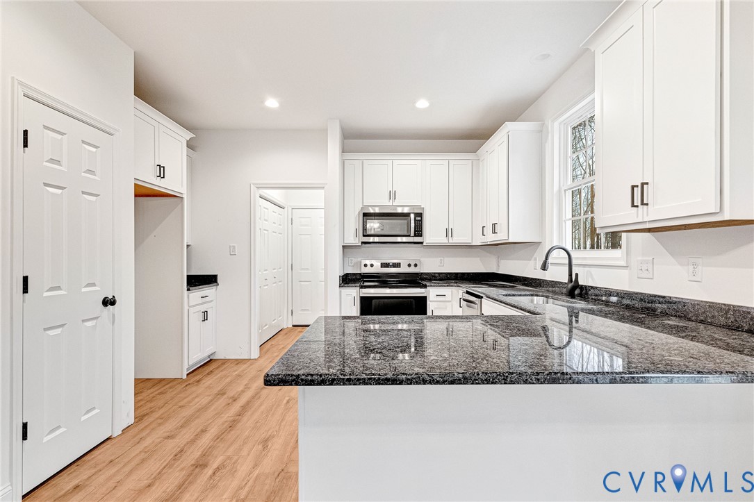 4715 Shannon Hill Road Columbia, VA 23038 - Photo 8 of 52 a kitchen with stainless steel appliances granite countertop a sink a stove a refrigerator a microwave and cabinets