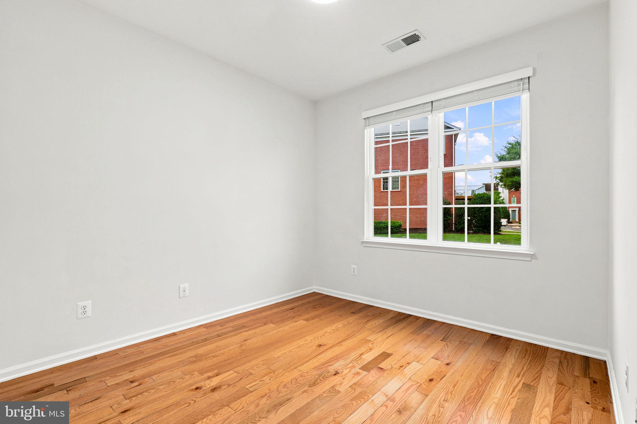 25156 Monteith Terrace Chantilly, VA 20152 - Photo 26 of 72 Bright and airy blank canvas space.