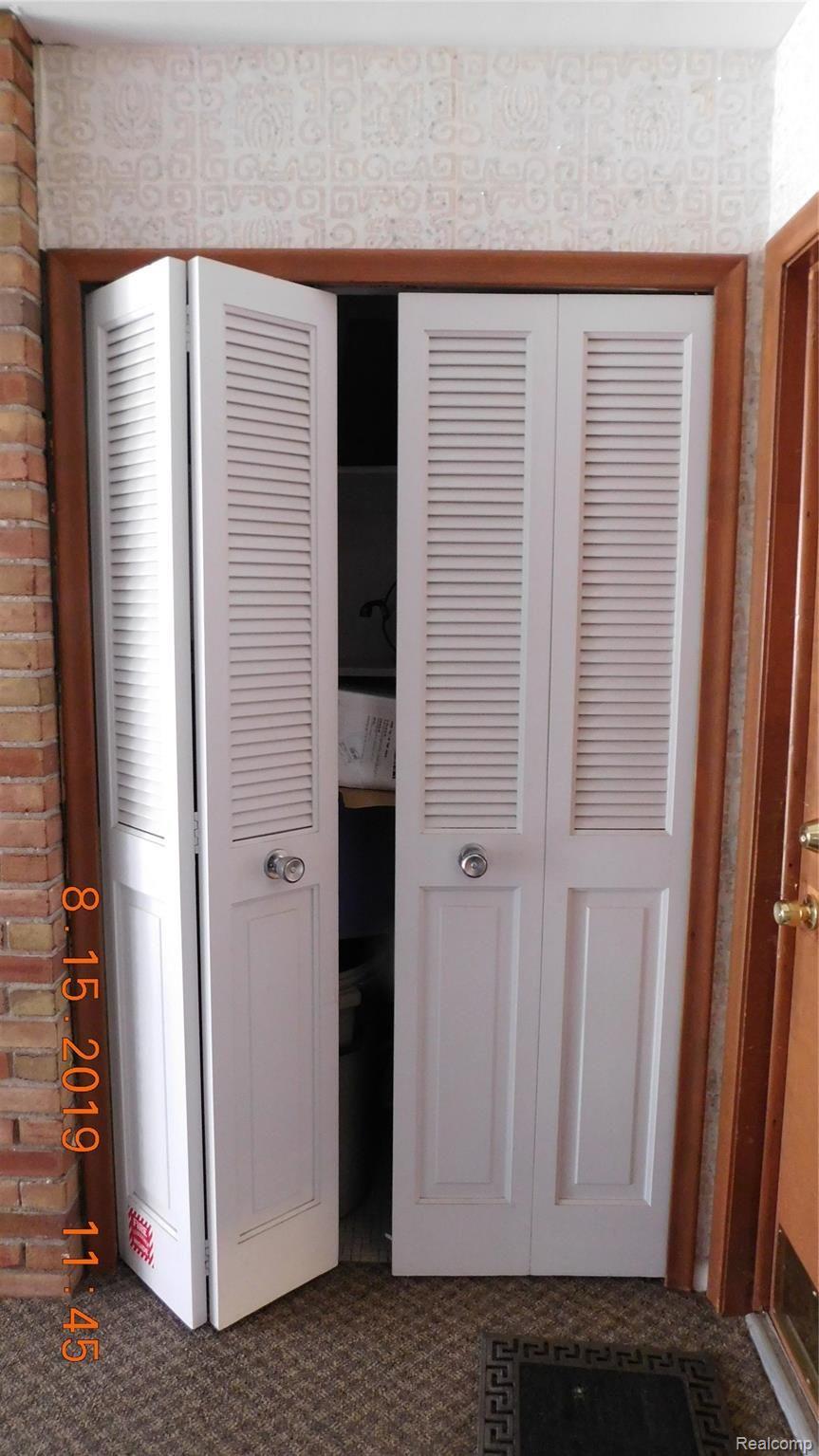 4041 West Maple Road Bloomfield Hills, MI 48301 - Photo 6 of 43 DSCN4580.JPG