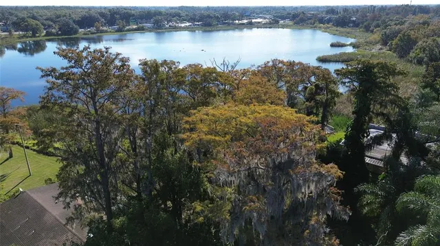a view of a lake with houses in outdoor space