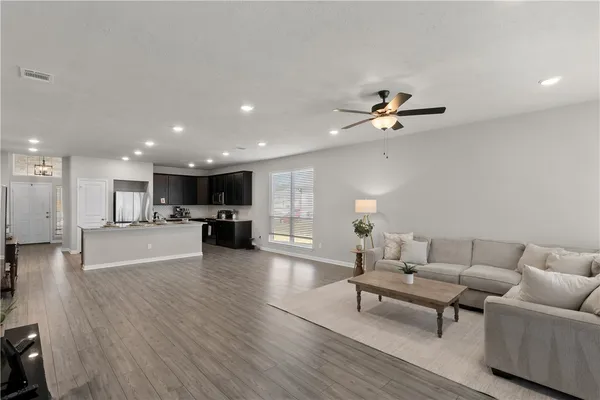 $2,300 | 1925 Viva Road, Bryan, TX 77807
