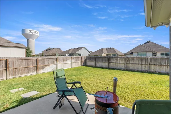 $2,300 | 1925 Viva Road, Bryan, TX 77807