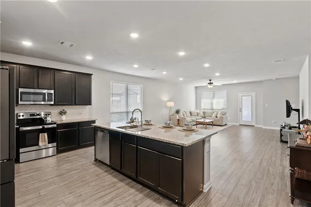 $2,300 | 1925 Viva Road, Bryan, TX 77807