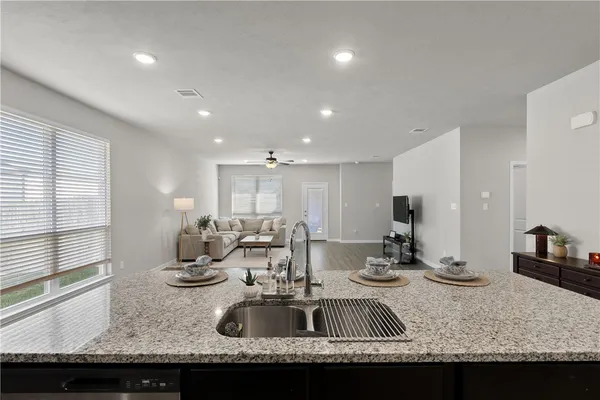 $2,300 | 1925 Viva Road, Bryan, TX 77807