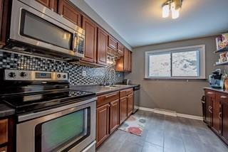 141 Parkedge Road Pittsburgh, PA 15220 - Photo 6 of 14 Gallery Image 6