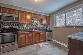 141 Parkedge Road Pittsburgh, PA 15220 - Photo 7 of 14 Gallery Image 7