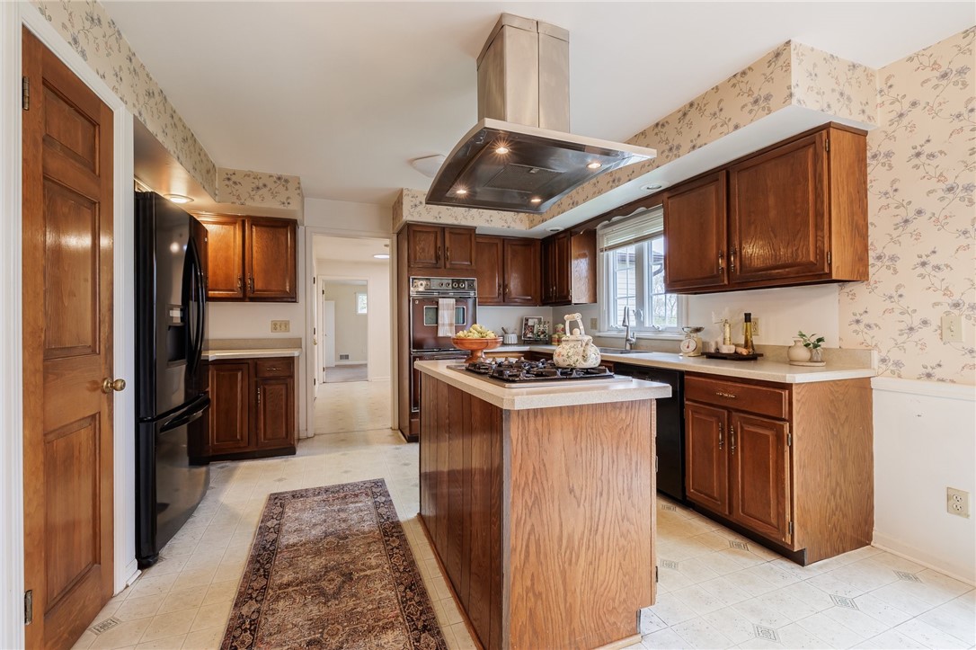 460 Stone Road Pittsford, NY 14534 - Photo 14 of 37