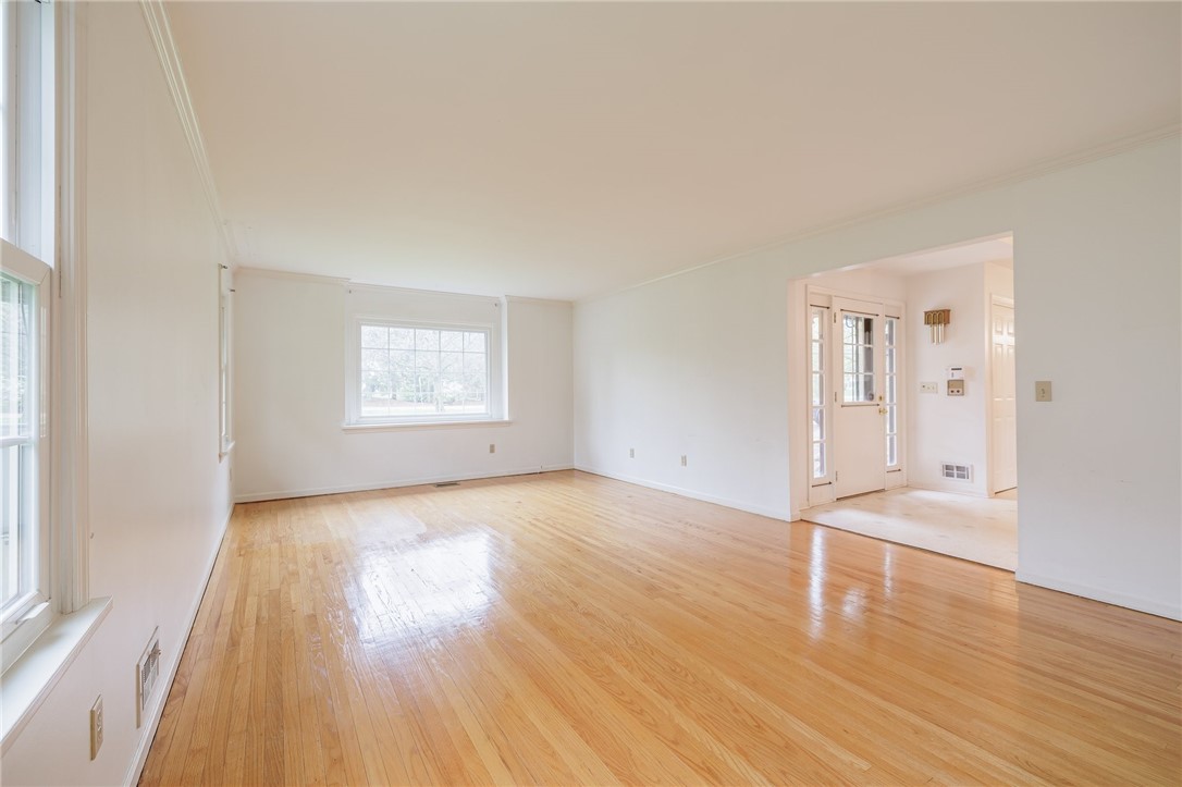 460 Stone Road Pittsford, NY 14534 - Photo 2 of 37