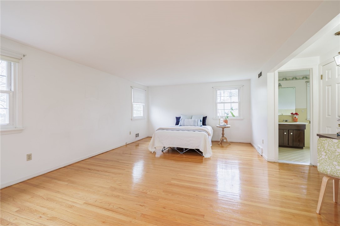 460 Stone Road Pittsford, NY 14534 - Photo 3 of 37