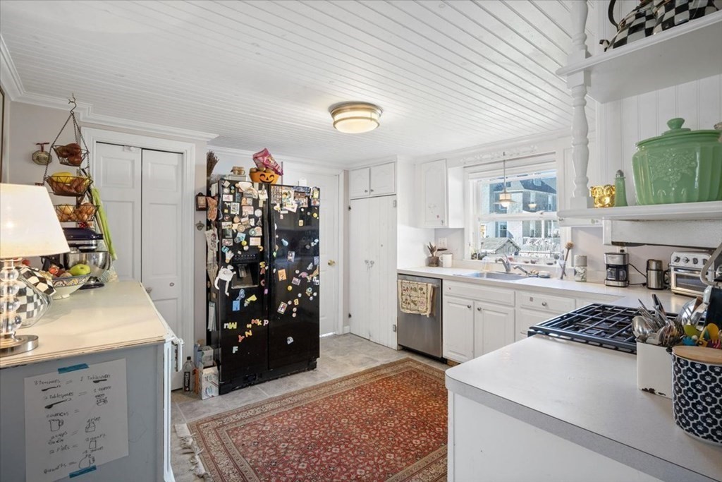 13 R Street Hull, MA 02045 - Photo 8 of 23 Gallery Image 8