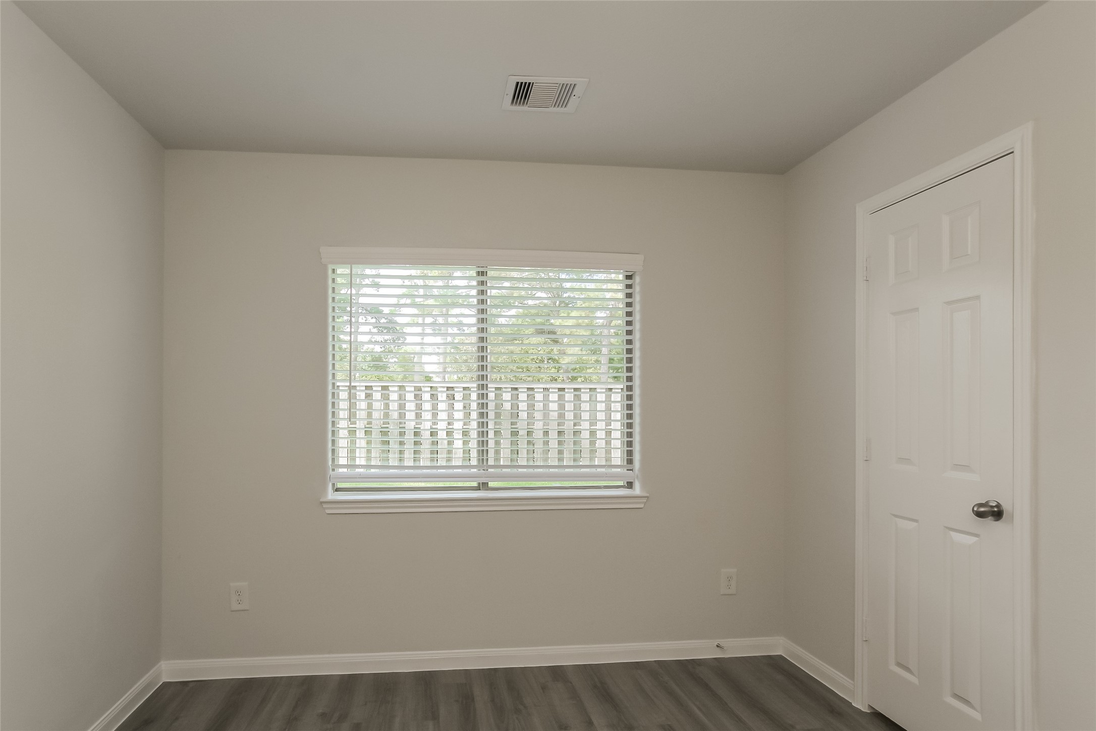 13401 Raintree Drive Montgomery, TX 77356 - Photo 12 of 15 Photos may be representative of the floor plan and not the exact home. Finishes, layout, and features of the actual property for lease may vary.