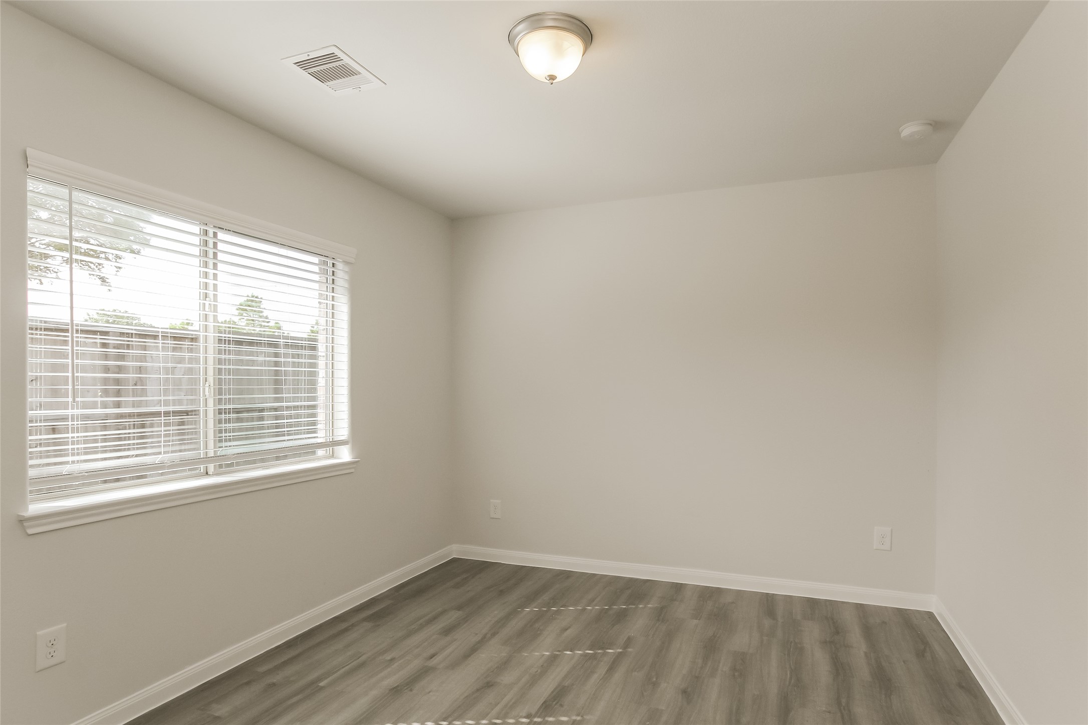 13401 Raintree Drive Montgomery, TX 77356 - Photo 13 of 15 Photos may be representative of the floor plan and not the exact home. Finishes, layout, and features of the actual property for lease may vary.