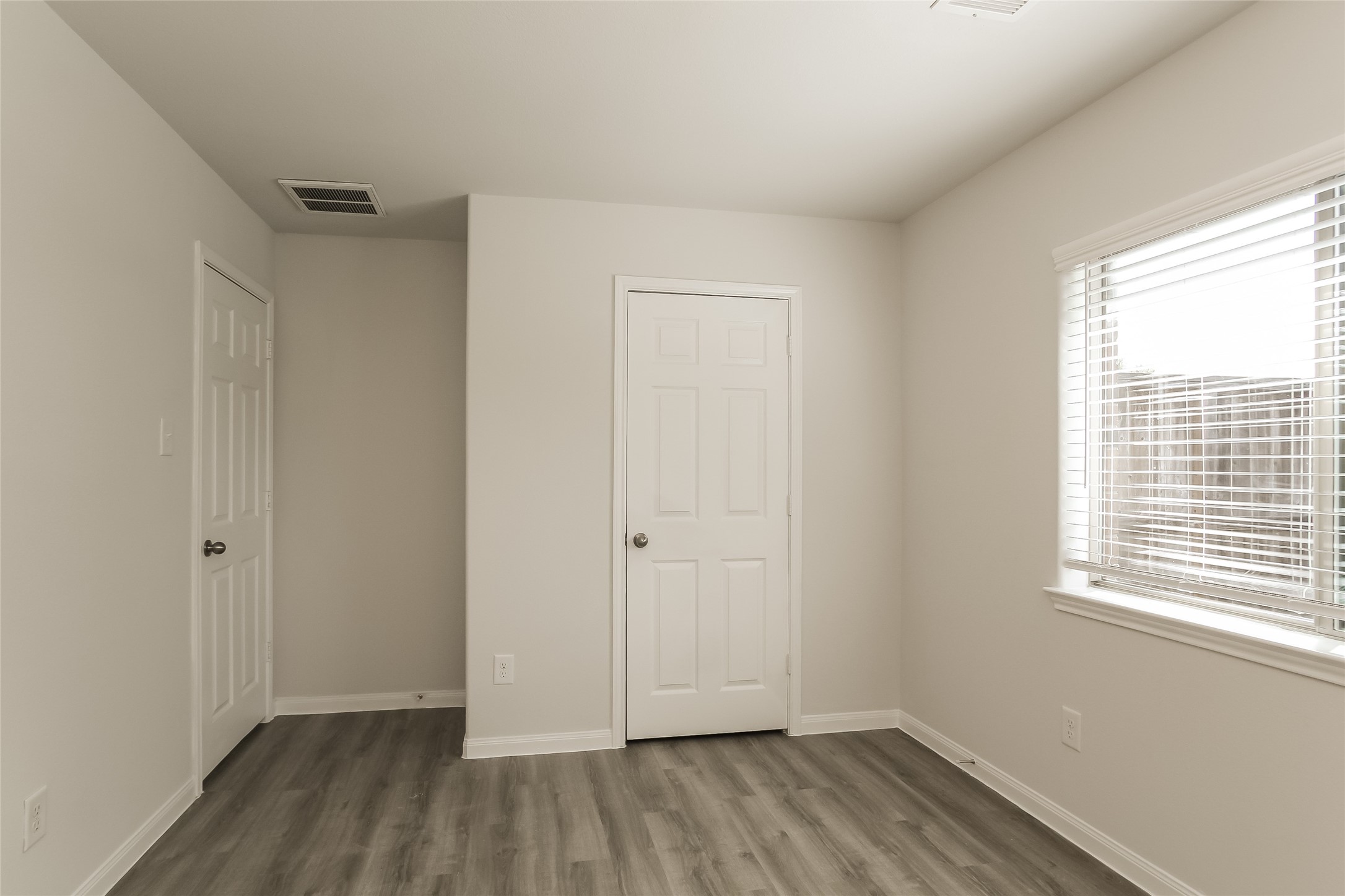 13401 Raintree Drive Montgomery, TX 77356 - Photo 14 of 15 Photos may be representative of the floor plan and not the exact home. Finishes, layout, and features of the actual property for lease may vary.