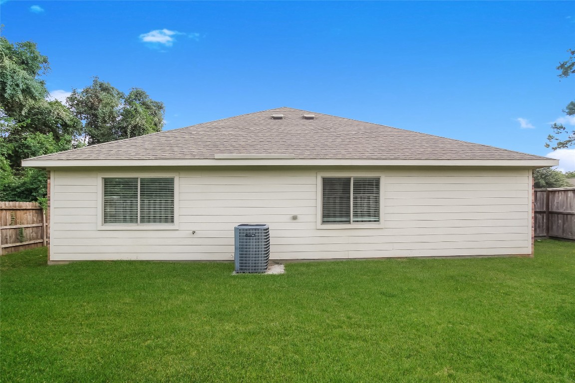 13401 Raintree Drive Montgomery, TX 77356 - Photo 2 of 15