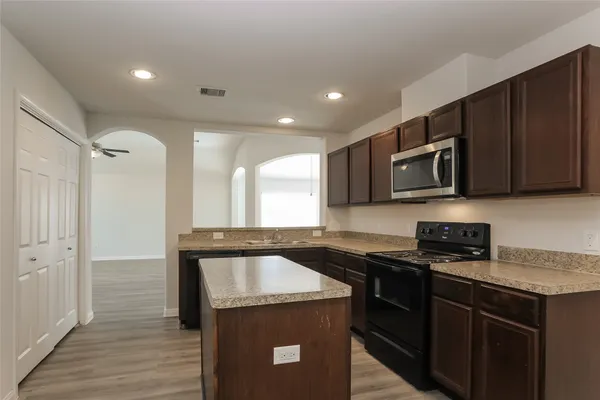 $2,015 | 13401 Raintree Drive, Montgomery, TX 77356