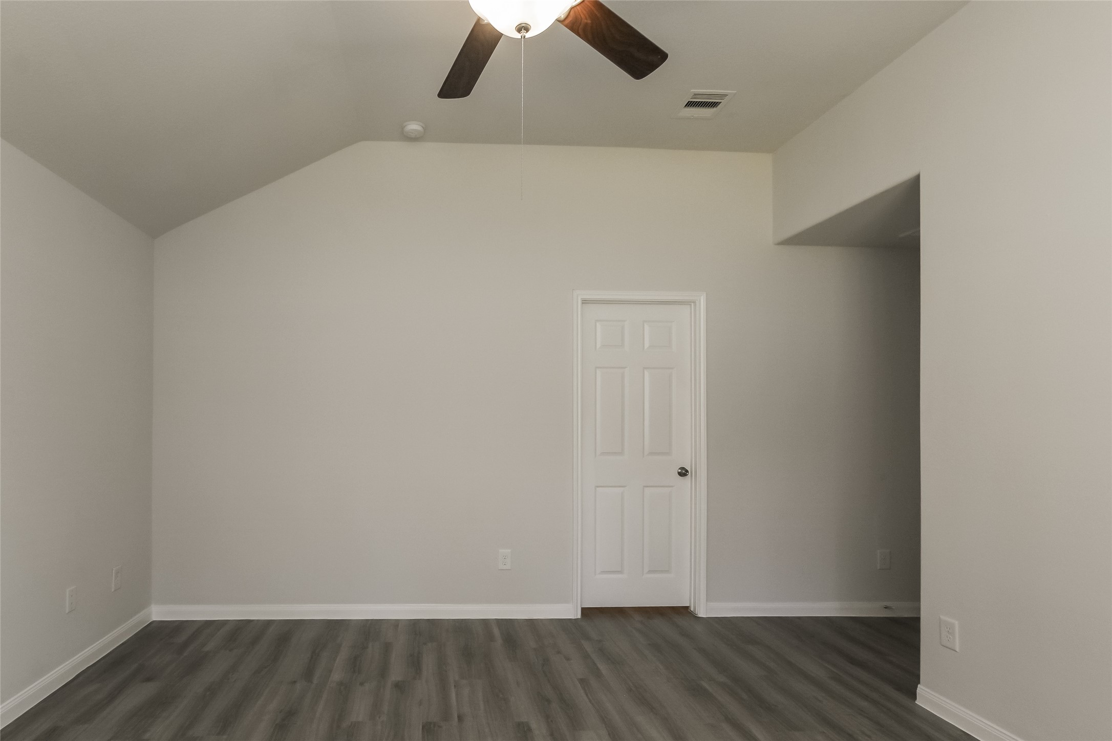 13401 Raintree Drive Montgomery, TX 77356 - Photo 8 of 15 Photos may be representative of the floor plan and not the exact home. Finishes, layout, and features of the actual property for lease may vary.