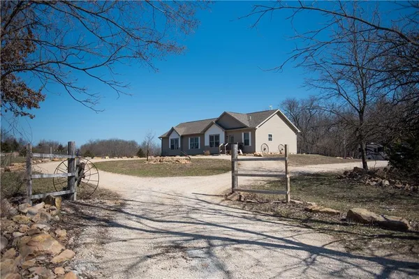$415,000 | 1155 Northwest 250th Road, Holden, MO 64040