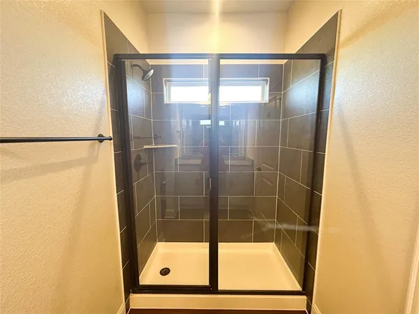 $2,195 | 300 Brothers Boulevard, Red Oak, TX 75154