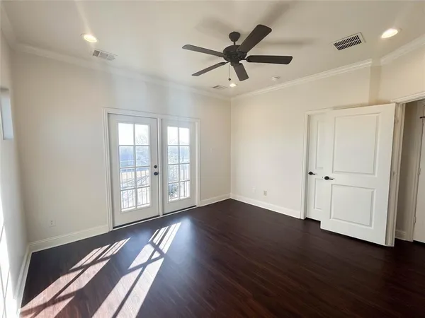 $2,195 | 300 Brothers Boulevard, Red Oak, TX 75154