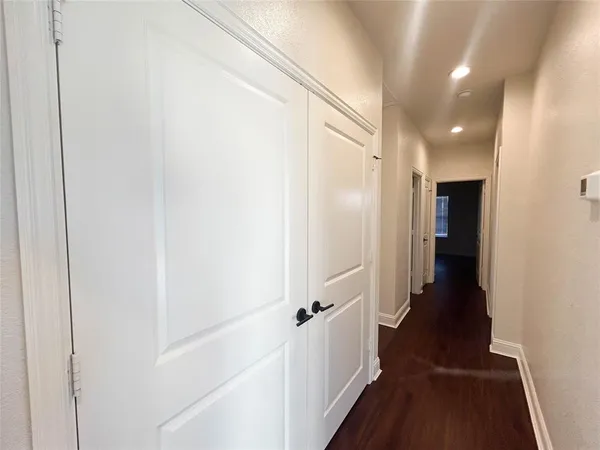 $2,195 | 300 Brothers Boulevard, Red Oak, TX 75154