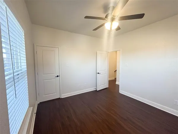 $2,195 | 300 Brothers Boulevard, Red Oak, TX 75154