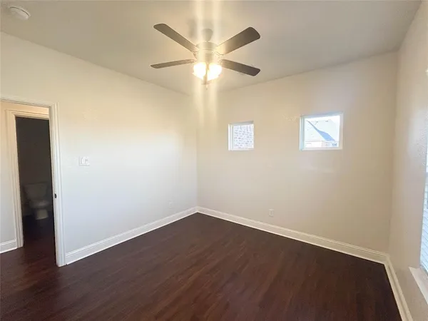 $2,195 | 300 Brothers Boulevard, Red Oak, TX 75154