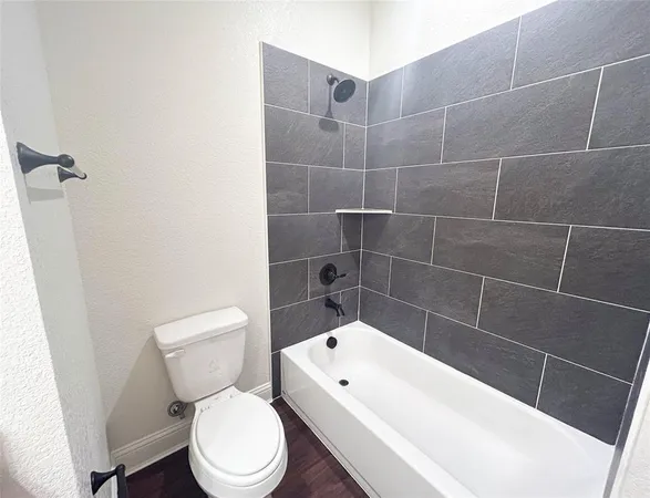 $2,195 | 300 Brothers Boulevard, Red Oak, TX 75154