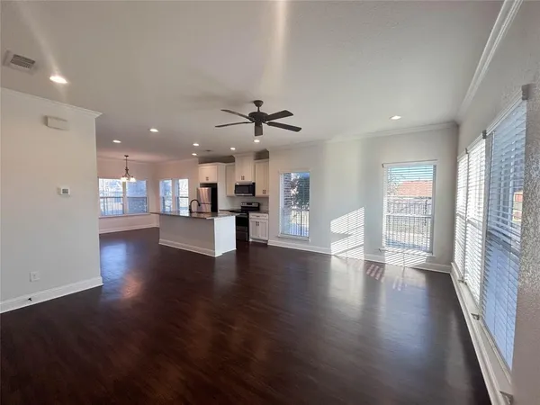 $2,195 | 300 Brothers Boulevard, Red Oak, TX 75154