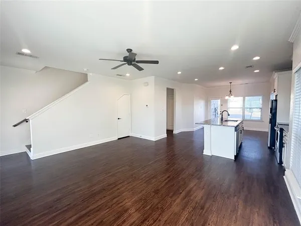 $2,195 | 300 Brothers Boulevard, Red Oak, TX 75154