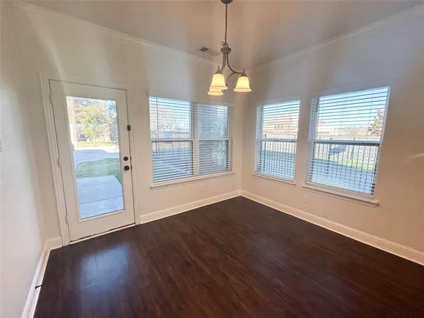 $2,195 | 300 Brothers Boulevard, Red Oak, TX 75154