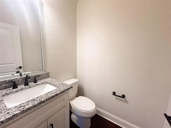 $2,195 | 300 Brothers Boulevard, Red Oak, TX 75154